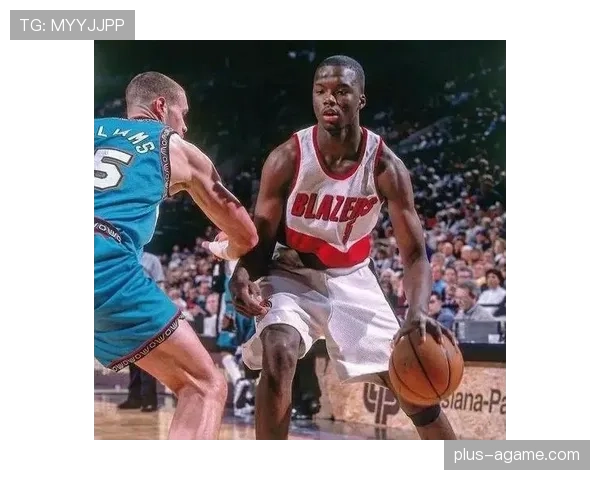 华莱士内线强打拉开空间效率提升助球队关键争夺