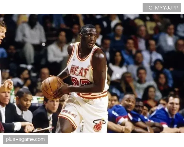 埃迪·琼斯内线强攻拉开禁区空间显著提升球队篮板率