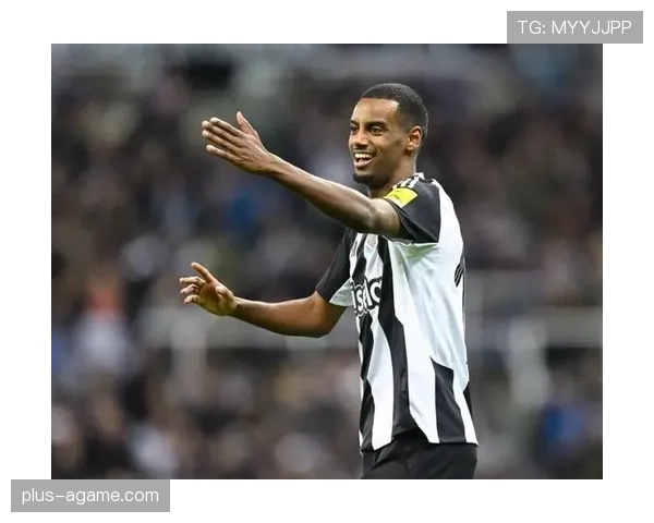 伊萨克为何被称作“最像边锋的中锋”？解析其无球跑位与持球推进如何重塑现代中锋角色