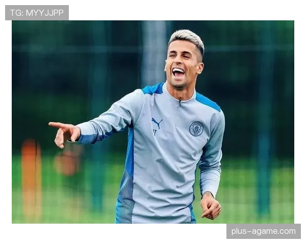 坎塞洛与阿诺德在进攻权重上出现分化：前者更倚重内收组织，后者趋向边路爆点